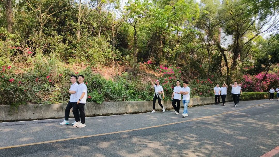 覽紅花湖美景，鑄藍(lán)柯路精神